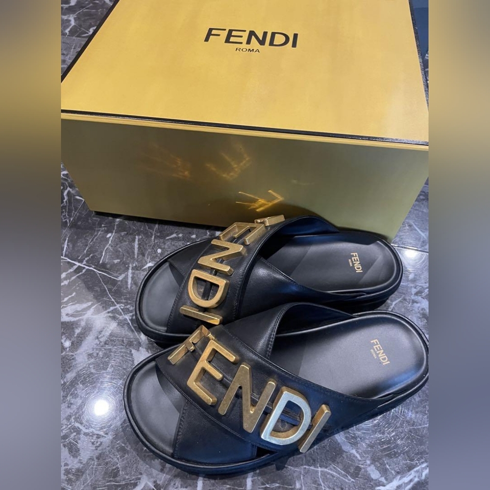 Fendi Logo Sandals - Picture 4 of 10